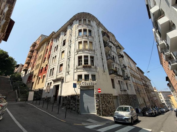 appartamento in vendita a Trieste in zona Campi Elisi