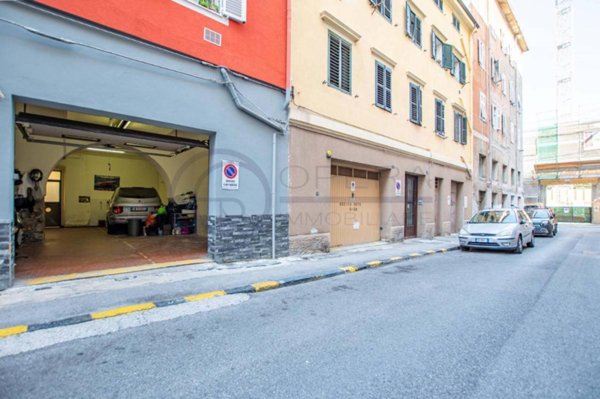 negozio in vendita a Trieste in zona San Giacomo