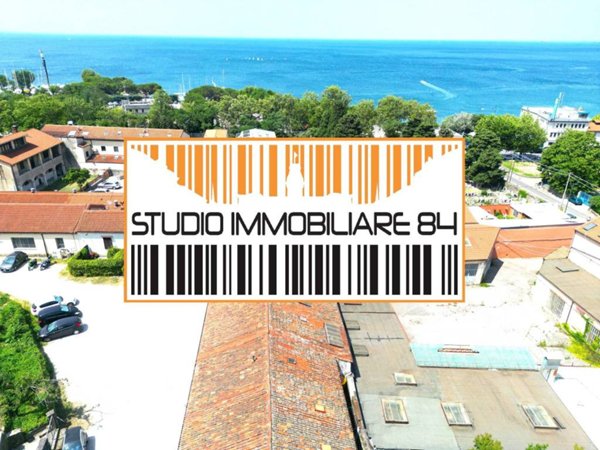 locale commerciale in vendita a Trieste in zona Barcola