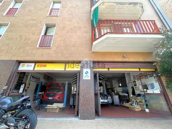 locale commerciale in vendita a Trieste in zona Rozzol