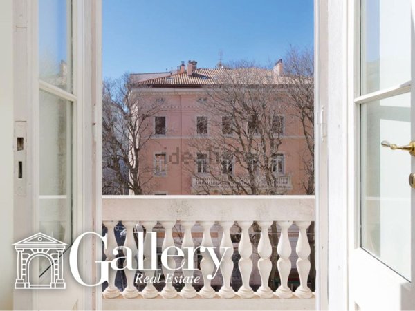 appartamento in vendita a Trieste in zona Borgo Teresiano