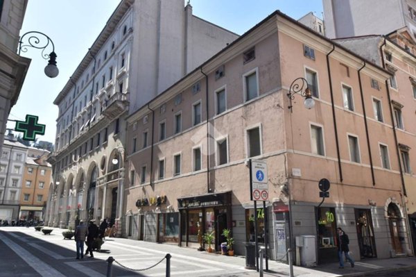 appartamento in vendita a Trieste in zona Borgo Teresiano