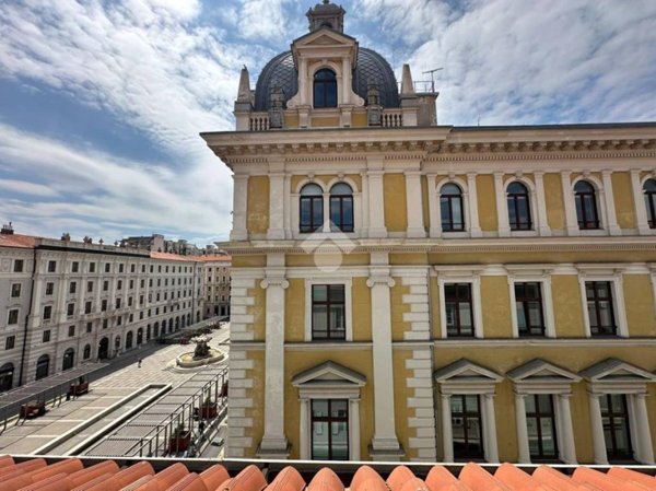 appartamento in vendita a Trieste in zona Borgo Teresiano