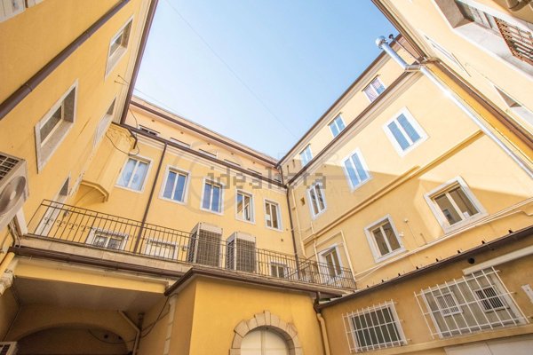 appartamento in vendita a Trieste in zona Borgo Teresiano