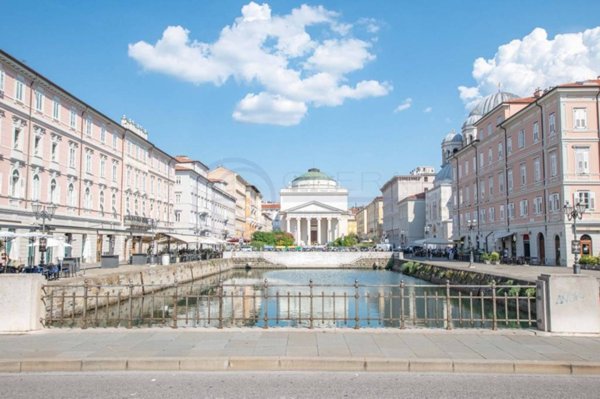 appartamento in vendita a Trieste in zona Borgo Teresiano