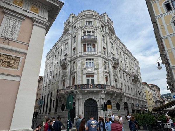 appartamento in vendita a Trieste in zona Borgo Teresiano