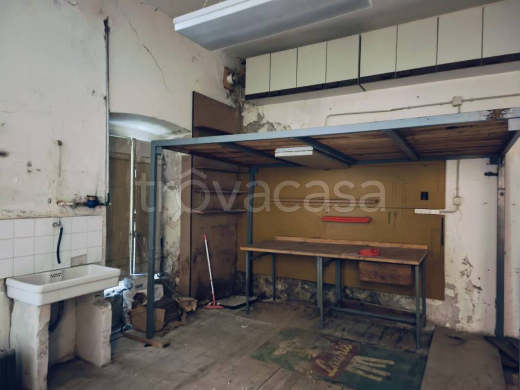 locale di sgombero in vendita a Trieste in zona Roiano