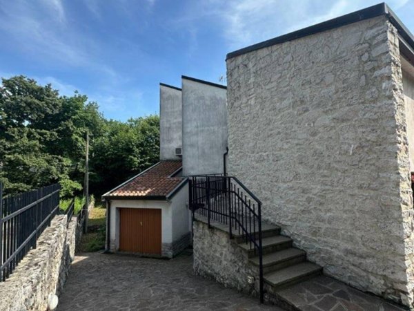 casa indipendente in vendita a Trieste in zona Opicina