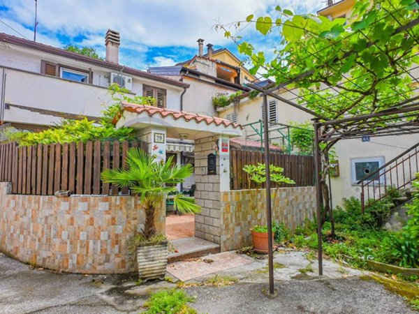 casa indipendente in vendita a Trieste in zona Chiarbola