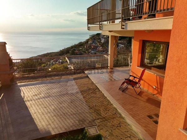 casa indipendente in vendita a Trieste in zona Gretta