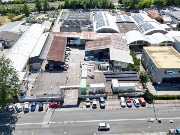 locale commerciale in vendita a Trieste