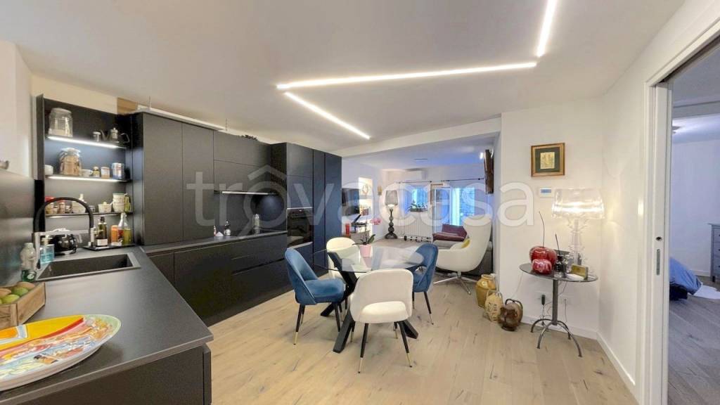 appartamento in vendita a Trieste in zona Città Vecchia