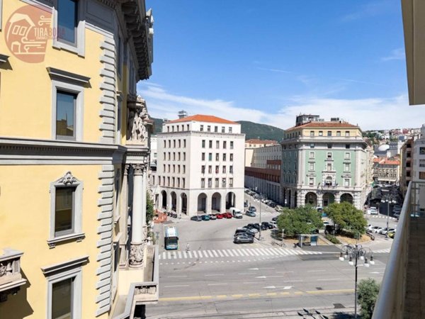 appartamento in vendita a Trieste in zona Borgo Teresiano