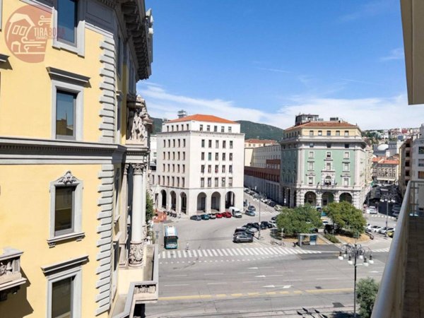 appartamento in vendita a Trieste in zona Borgo Teresiano