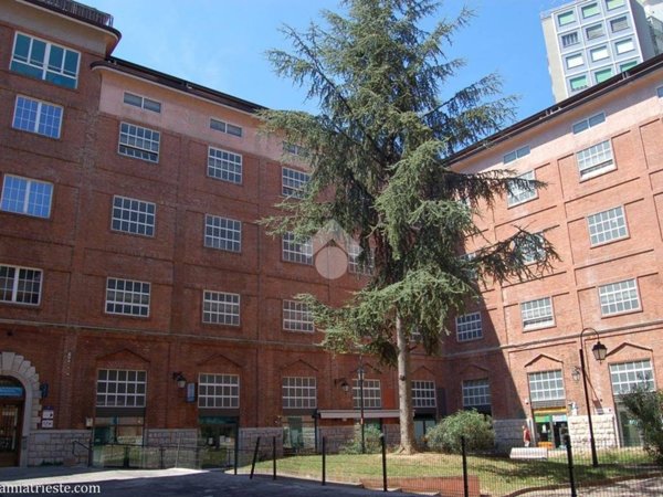 negozio in vendita a Trieste in zona Roiano