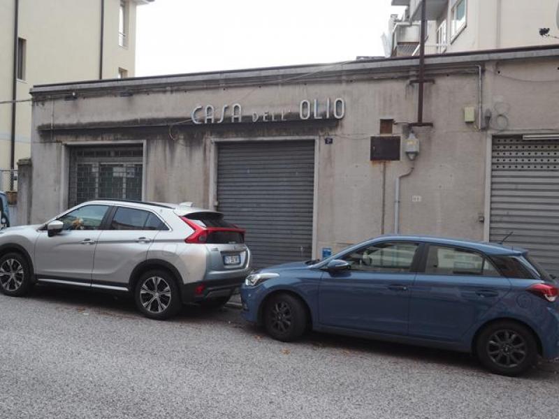 locale commerciale in vendita a Trieste in zona San Giacomo