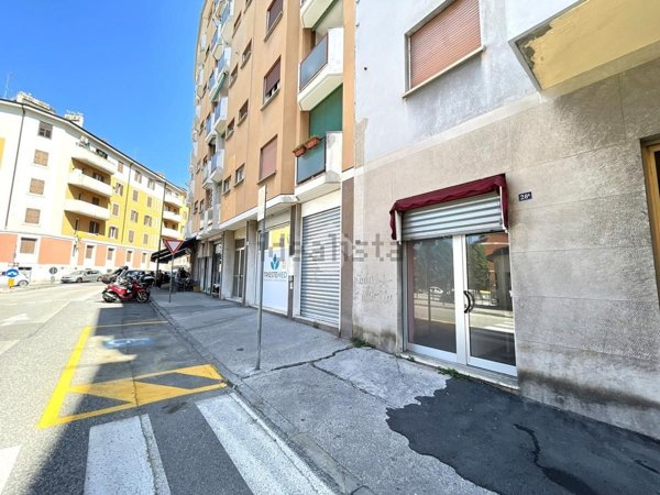 locale commerciale in vendita a Trieste in zona Chiarbola