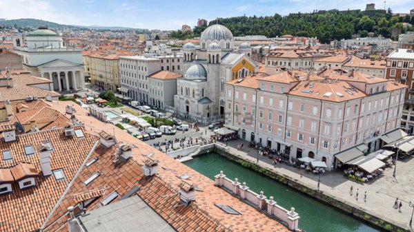 appartamento in vendita a Trieste in zona Borgo Teresiano