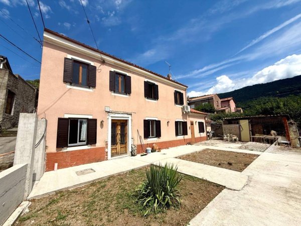 casa indipendente in vendita a Trieste in zona Scorcola