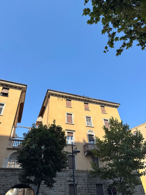 appartamento in vendita a Trieste in zona Barriera vecchia