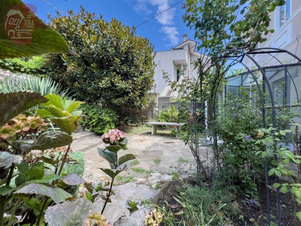 casa indipendente in vendita a Trieste in zona Cologna