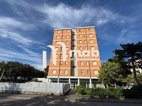 appartamento in vendita a Trieste in zona Campi Elisi