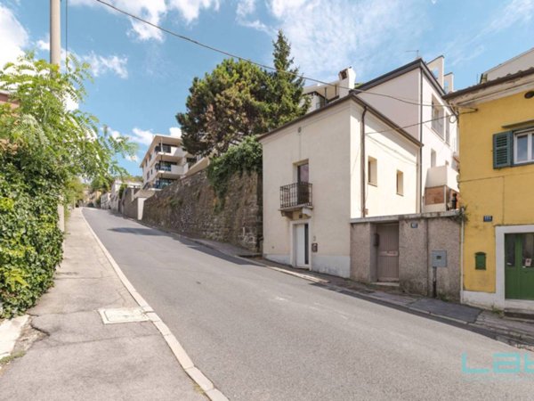 casa indipendente in vendita a Trieste in zona Roiano