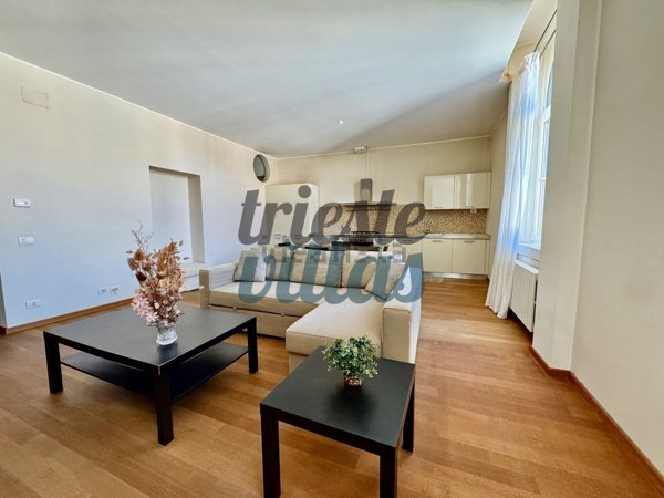 appartamento in vendita a Trieste in zona Città Nuova