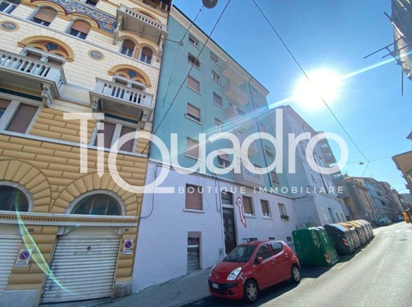 locale commerciale in vendita a Trieste in zona San Giacomo