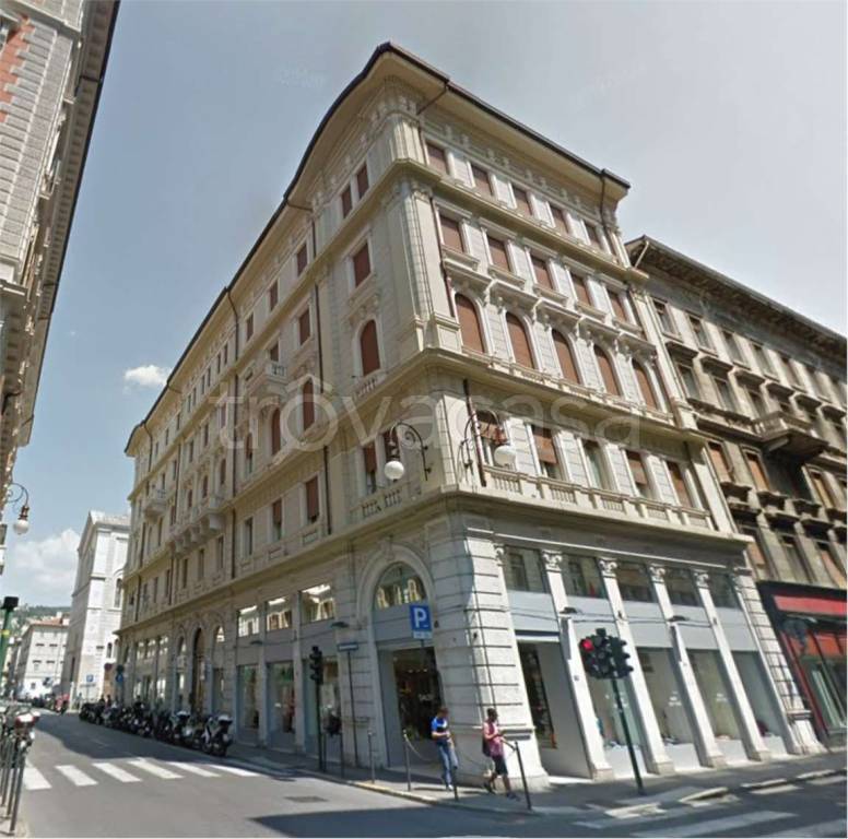 appartamento in vendita a Trieste in zona Borgo Teresiano