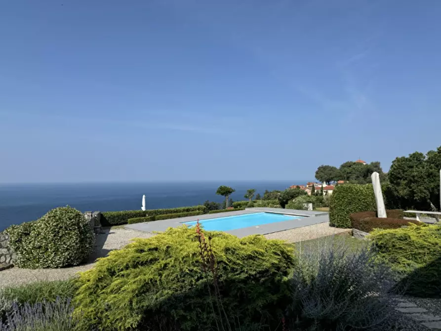 casa indipendente in vendita a Trieste in zona Miramare