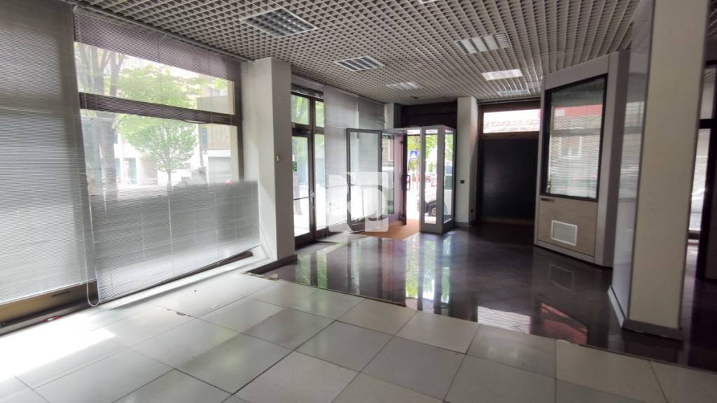 negozio in vendita a Trieste in zona Cologna