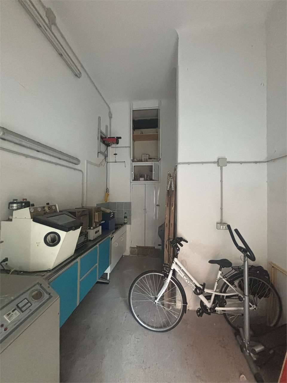 locale di sgombero in vendita a Trieste in zona Roiano