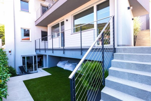 casa indipendente in vendita a Trieste in zona Miramare