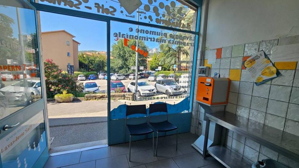 negozio in vendita a Trieste in zona Borgo San Sergio