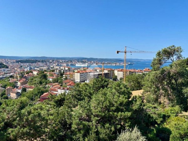 appartamento in vendita a Trieste in zona Roiano