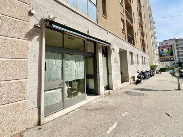 negozio in vendita a Trieste in zona Cologna