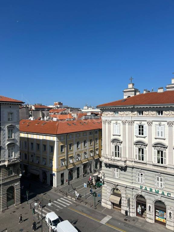 appartamento in vendita a Trieste in zona Borgo Teresiano