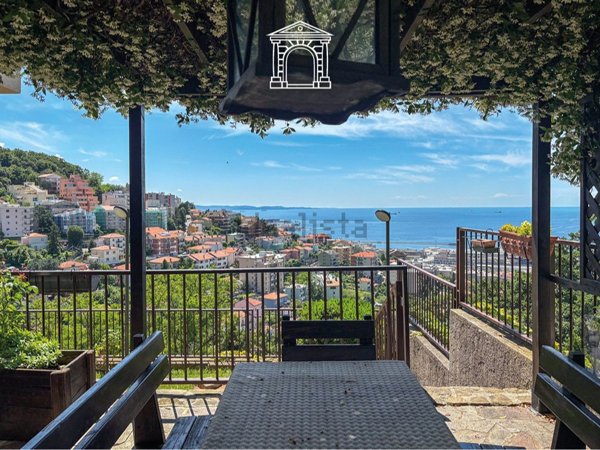 casa indipendente in vendita a Trieste in zona Roiano
