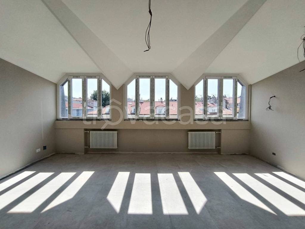 appartamento in vendita a Trieste in zona Borgo Teresiano