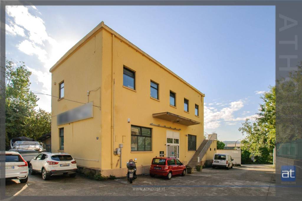 locale di sgombero in vendita a Trieste