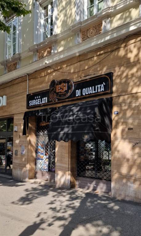negozio in vendita a Trieste in zona Borgo Teresiano