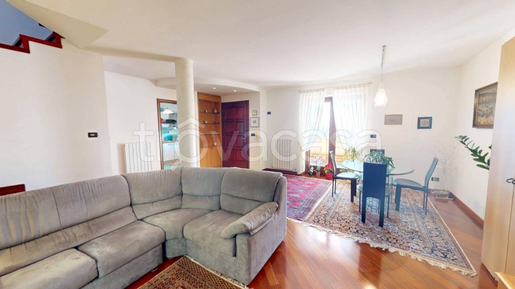 casa indipendente in vendita a Trieste in zona Cologna