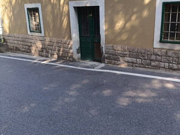 casa indipendente in vendita a Trieste in zona Longhera