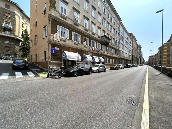 locale commerciale in vendita a Trieste in zona Roiano