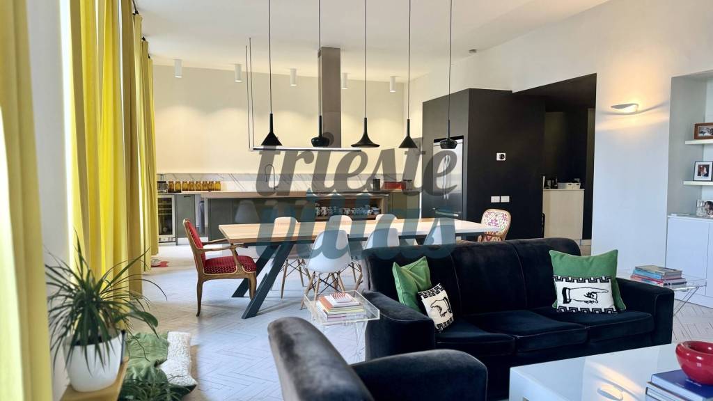 appartamento in vendita a Trieste in zona Città Vecchia