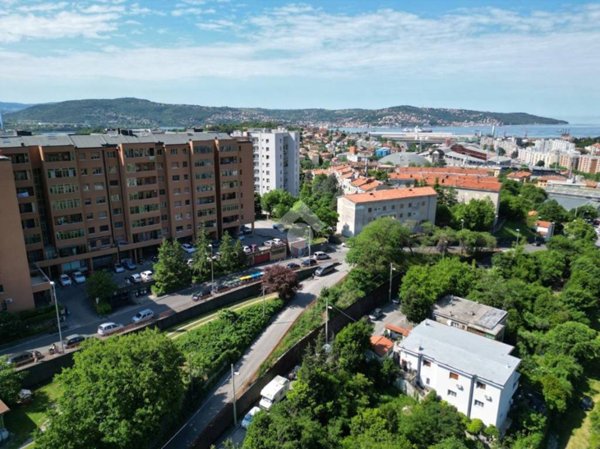 locale commerciale in vendita a Trieste in zona Borgo San Sergio