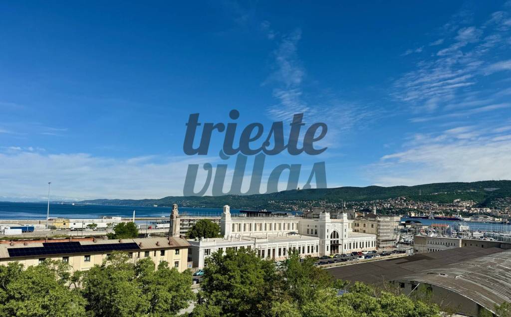 appartamento in vendita a Trieste in zona Borgo Teresiano