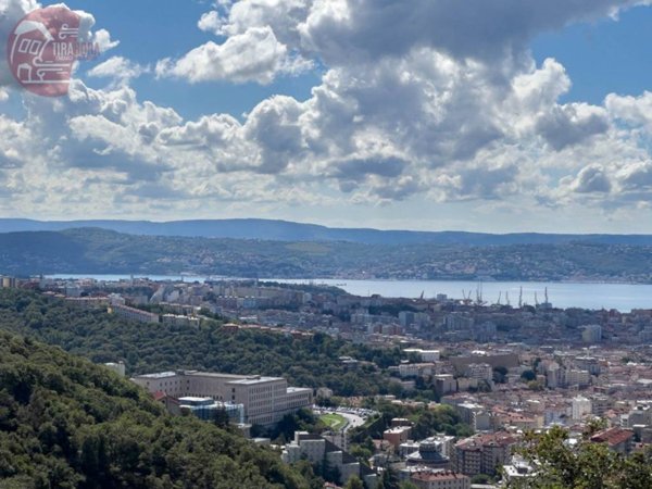 casa indipendente in vendita a Trieste in zona Scorcola