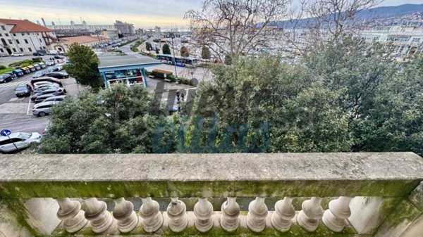appartamento in vendita a Trieste in zona Città Vecchia